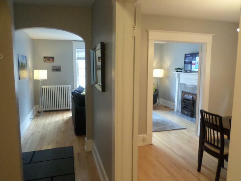 Beautiful, Clean, Quiet 2 Br-In Downtown Ottawa. Parking, Wifi And Netflix Included Daire Dış mekan fotoğraf