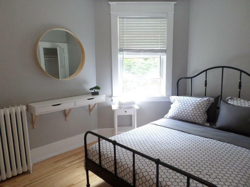 Beautiful, Clean, Quiet 2 Br-In Downtown Ottawa. Parking, Wifi And Netflix Included Daire Dış mekan fotoğraf