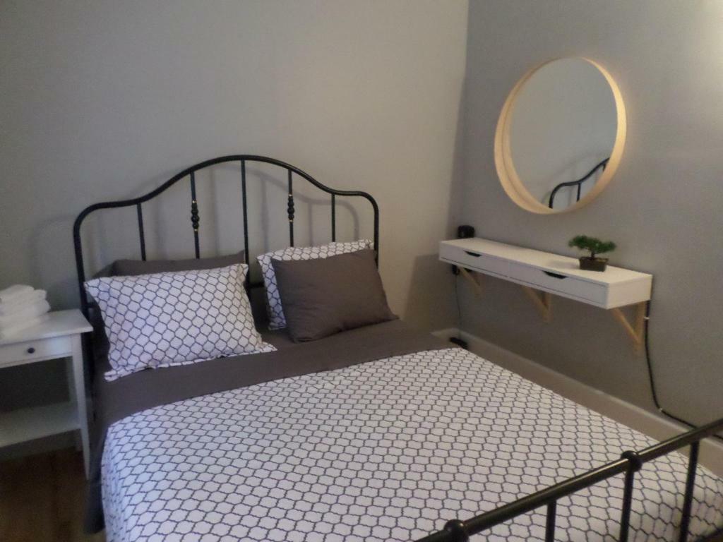 Beautiful, Clean, Quiet 2 Br-In Downtown Ottawa. Parking, Wifi And Netflix Included Daire Dış mekan fotoğraf