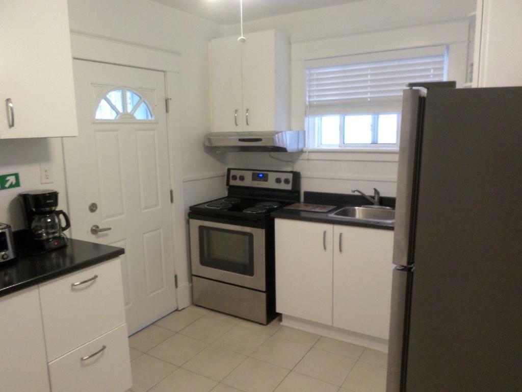 Beautiful, Clean, Quiet 2 Br-In Downtown Ottawa. Parking, Wifi And Netflix Included Daire Dış mekan fotoğraf