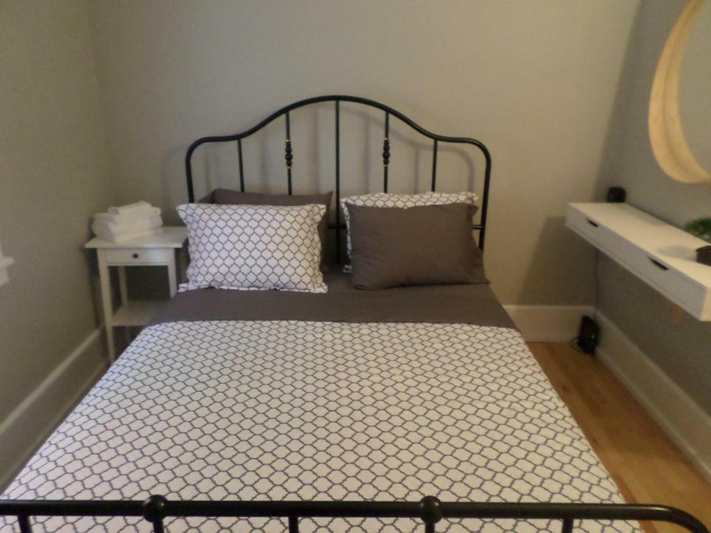 Beautiful, Clean, Quiet 2 Br-In Downtown Ottawa. Parking, Wifi And Netflix Included Daire Dış mekan fotoğraf