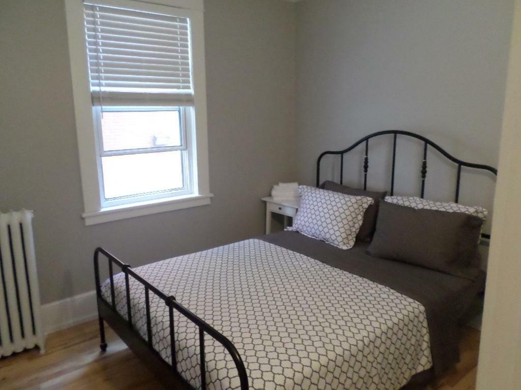 Beautiful, Clean, Quiet 2 Br-In Downtown Ottawa. Parking, Wifi And Netflix Included Daire Dış mekan fotoğraf